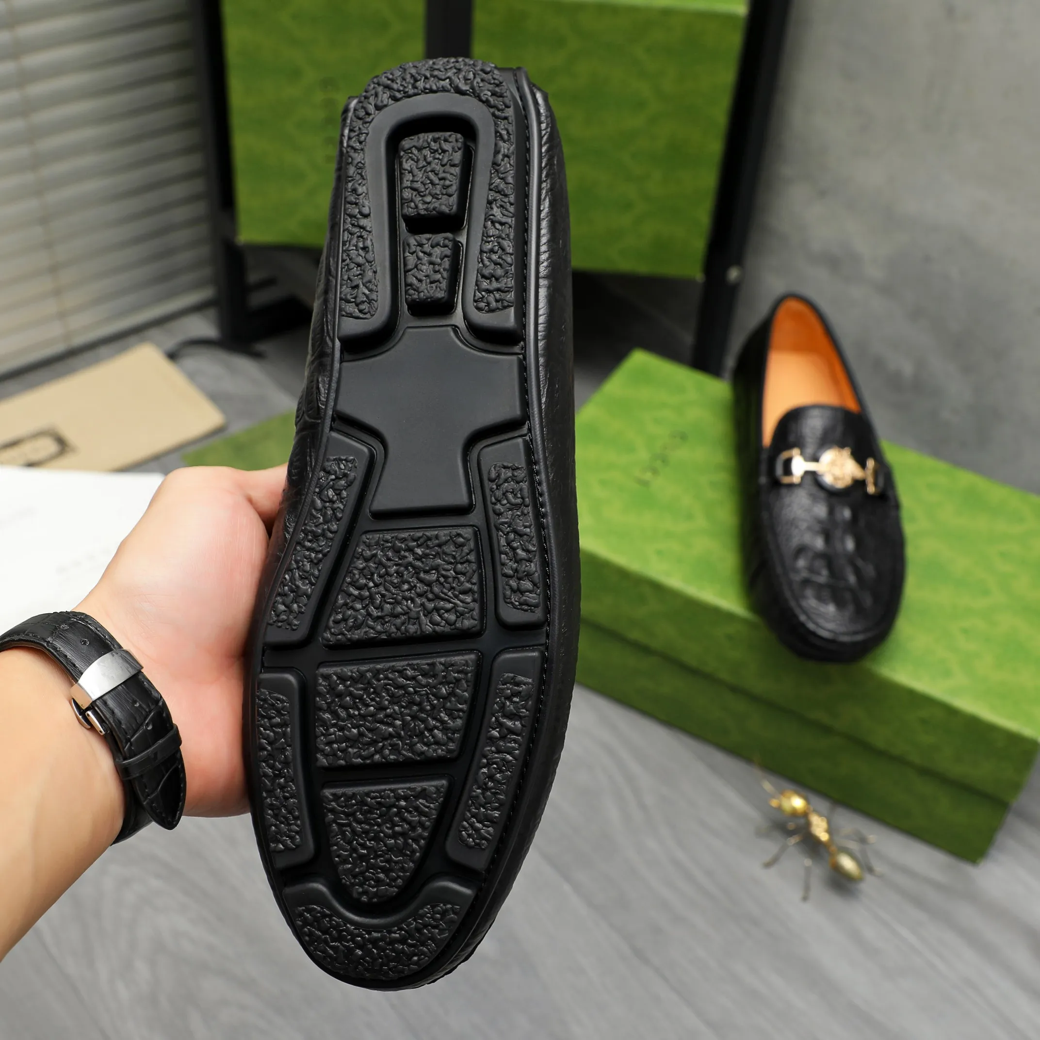 Men's shoes💰380 Product trademark: GUCCI "Gucci" casual slip-on shoes Regular size: 38-45 (45 is custom-made and non-returnable) Product materials: Selected embossed cowhide upper, pigskin lining, rubber outsole